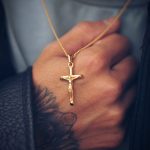 cadena de oro con cruz