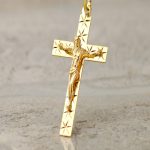 cadena de oro con cruz