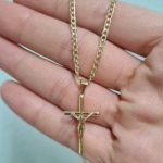 cadena de oro con cruz