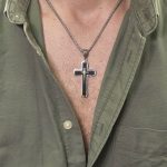 colgante cruz hombre