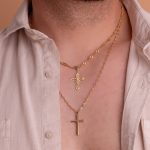 colgante cruz hombre