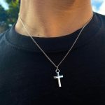 colgante cruz hombre
