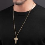 colgante cruz hombre