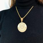 colgante de oro hombre