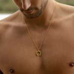 colgante de oro hombre