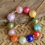 collar bolitas colores