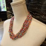 collar bolitas colores