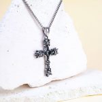 collar cruz hombre