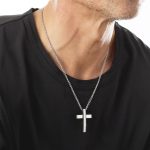 collar cruz hombre