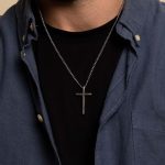collar cruz hombre