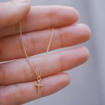 collar cruz oro