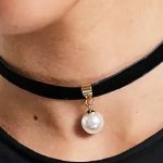 gargantillas de moda pegadas al cuello